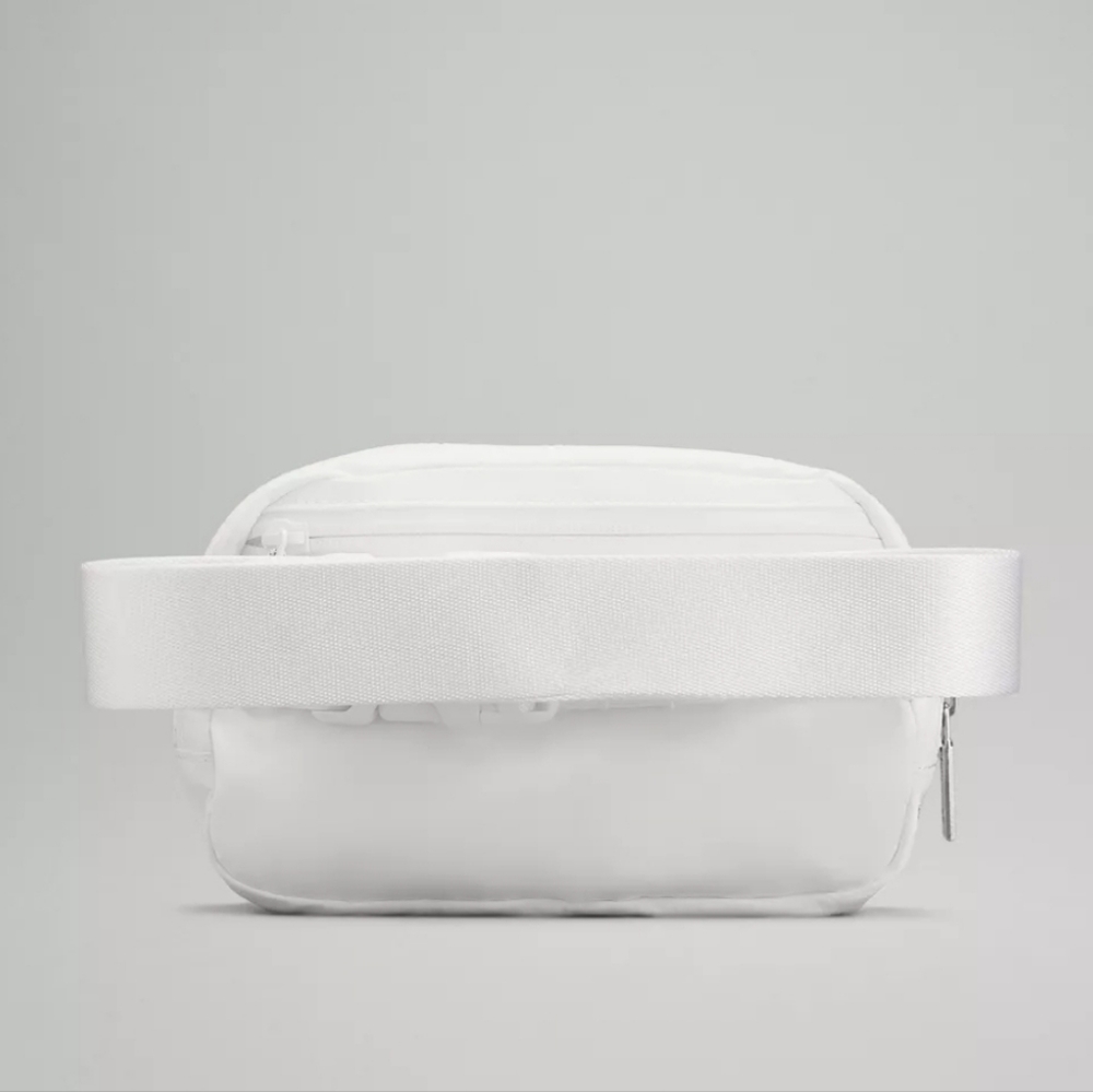 New Lululemon Everywhere Belt Bag - Picture 2 of 12